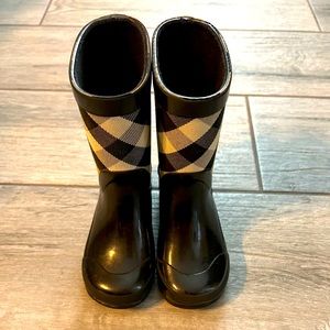 Girls Burberry Rain Boots - Size 7.5